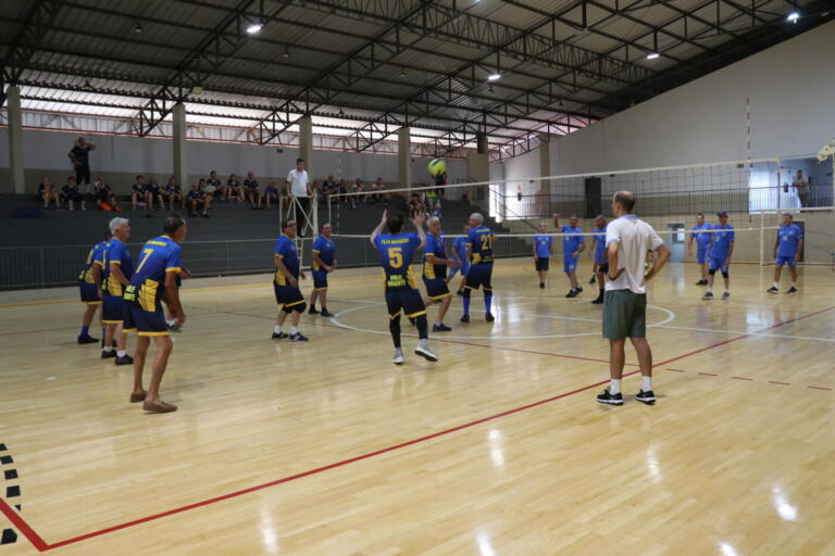 Equipes masculina e feminina de Pato Bragado seguem participando do circuito Sicredi de vôlei câmbio