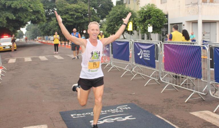 Em casa! Rondonense Gilmar Debus, o Batata, conquista etapa do Circuito Sesc de Corridas