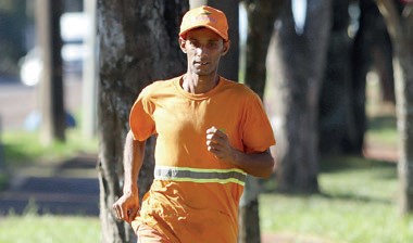 Cascavelense vence maratona internacional; treino diário dele começa às 5h da manhã