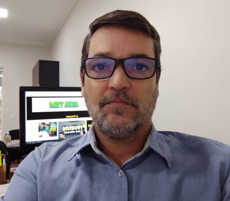 A vida pede passagem na rotatória da morte