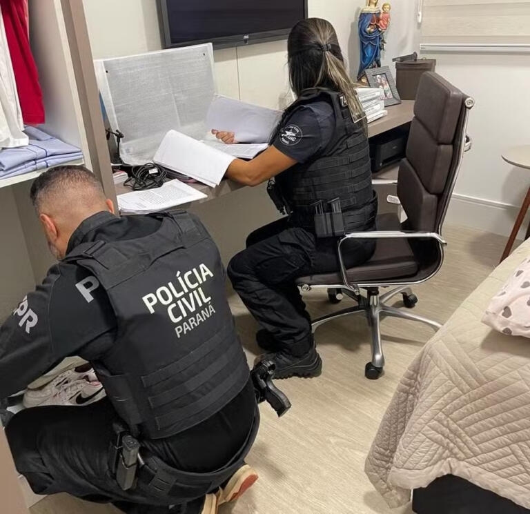 Polícia cumpre mandados em operação que apura fraude em concursos públicos com suposta participação de servidores municipais