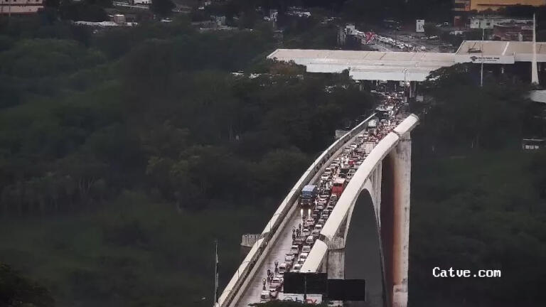 Homens são presos com 104,6 quilos de maconha na Ponte Internacional da Amizade