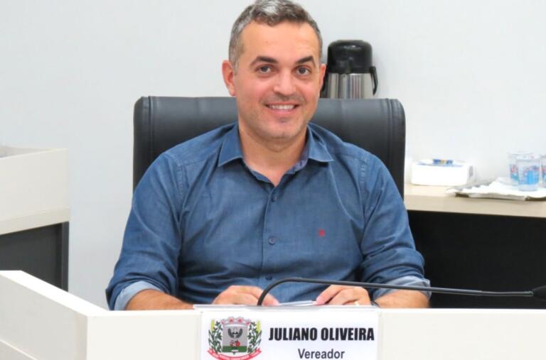 Vereador Juliano Oliveira solicita substituição urgente do telhado da Escola Julia Wanderley