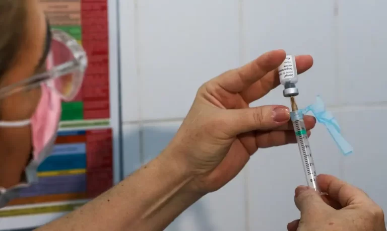 Mercedes inicia vacinação contra dengue para adolescentes; imunização contra a gripe liberada para toda a população