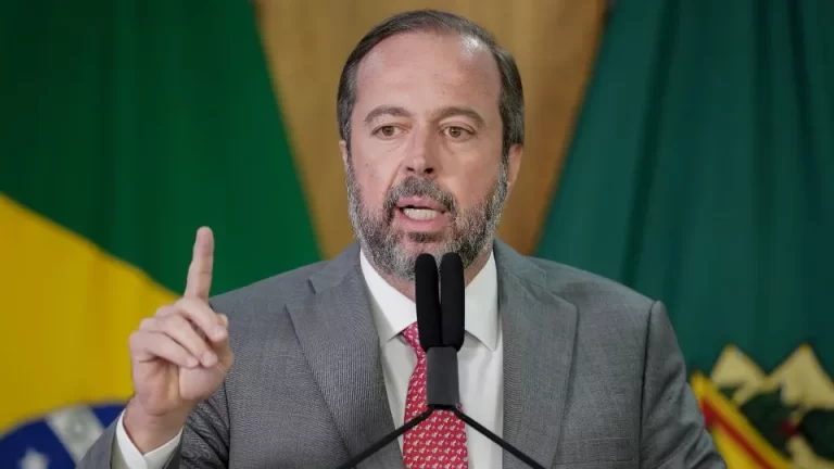 Ministro de Minas e Energia assina convênio para modernização de linhas de transmissão da Itaipu