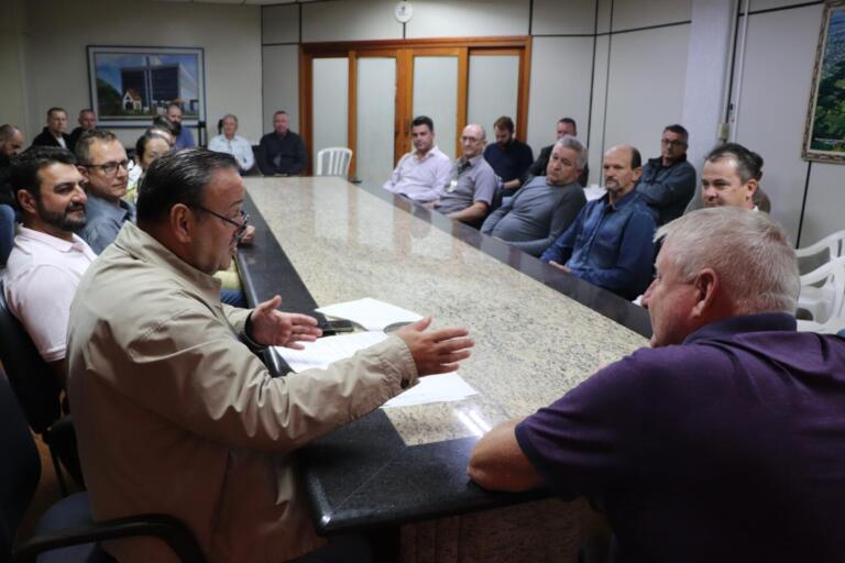 Bakri anuncia autorizações para licitações que beneficiam Margarida e o bairro Primavera