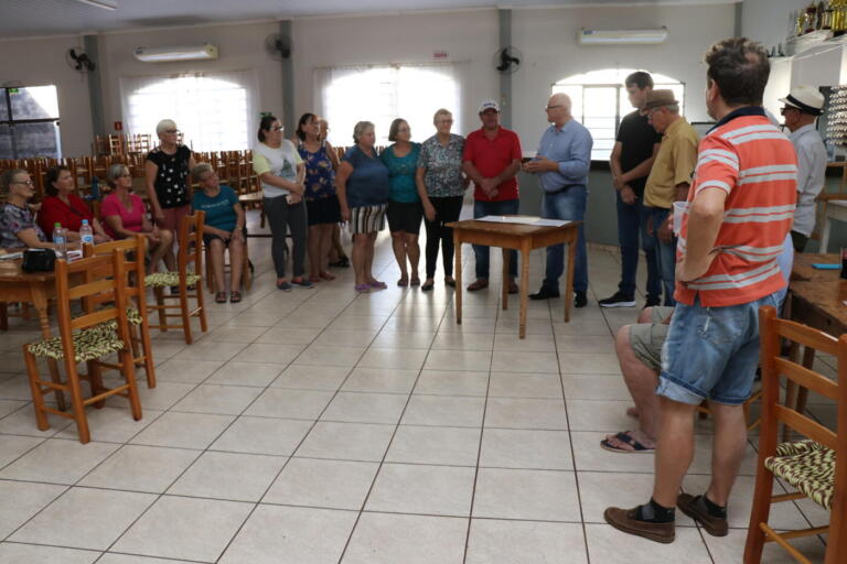 Governo de Pato Bragado e Clube de Idosos Felicidade firmam termo de R$ 230 mil para melhorias no clube