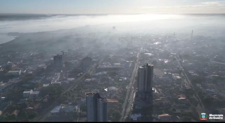 Denso corredor de fumaça se forma entre a Amazônia e o Sul do Brasil