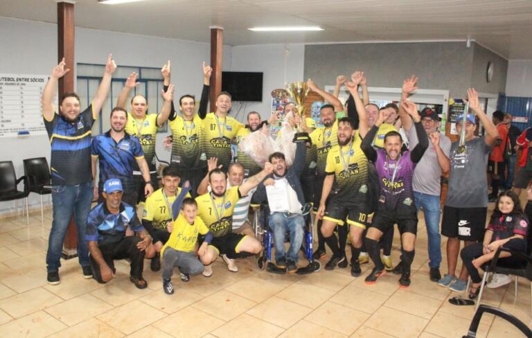 Artilheiro Vanderlei Basi faz 2 e Casa das Tintas/Lavagens Trovão fatura a Taça Betinho Lima