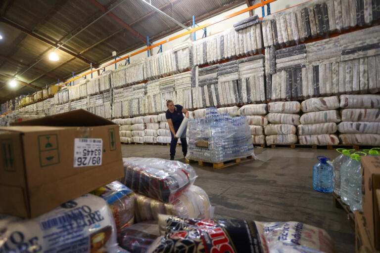 Bombeiros estendem prazo até 22 de maio para recebimento de doações aos gaúchos