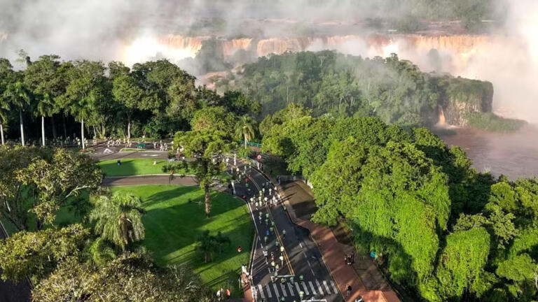 Vazão das Cataratas do Iguaçu sobe e está três vezes acima do normal