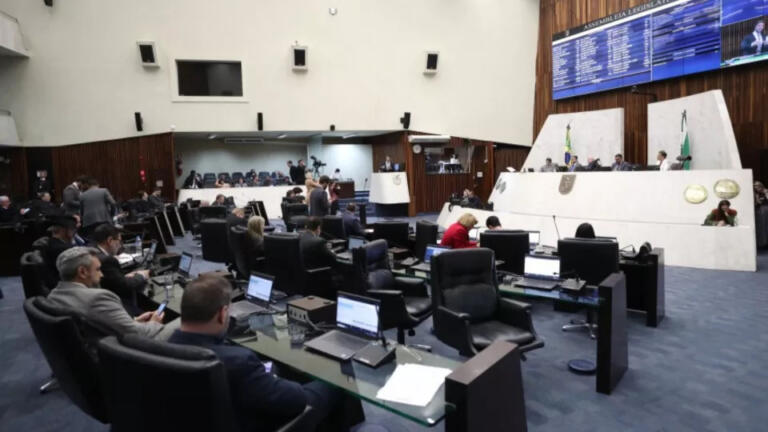 Projeto de “privatização” de 200 escolas estaduais será votado na CCJ nesta terça-feira