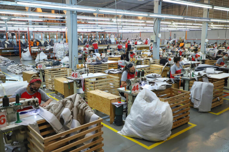 Com 87,8 mil vagas no quadrimestre, Paraná é o 3º maior empregador do Brasil