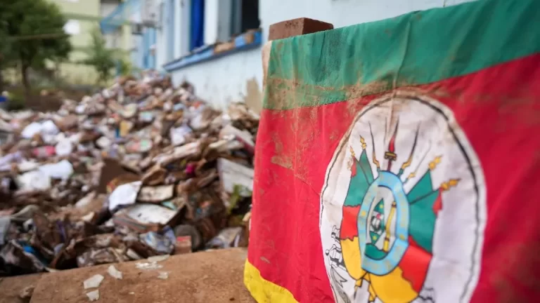 Número de gaúchos afetados por enchentes chega a 2,3 milhões