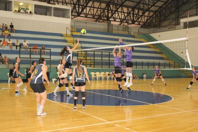 Descontravôlei vence Aposentadas e vai decidir o Troféu Haraldo Altmann