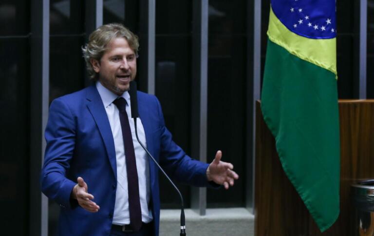 A política industrial começa pela casa do trabalhador