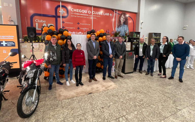 Lar entrega carro zero e duas motos para clientes Lar Supermercados e postos