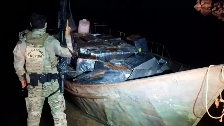Embarcação com agrotóxicos e mercadorias contrabandeadas é apreendida no Lago de Itaipu