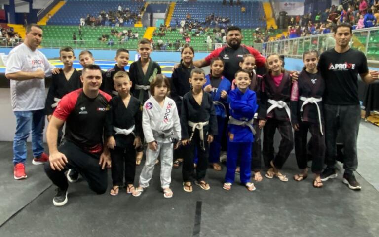 Aprove é vice-campeã da 17ª Copa Paraná de Jiu-Jitsu