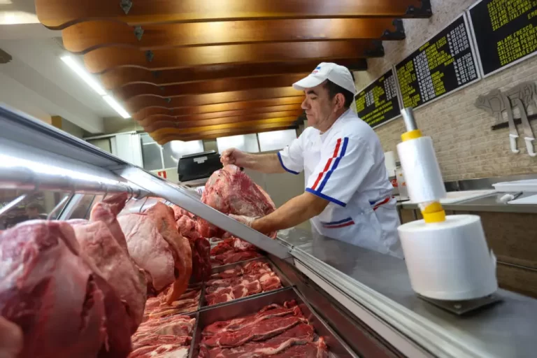 79% dos municípios do Paraná têm saldo positivo de empregos nos 5 primeiros meses do ano