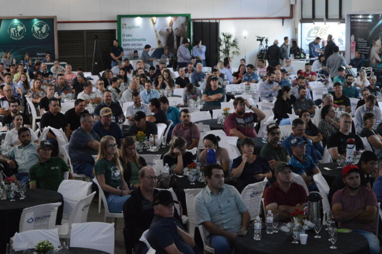1º dia do Congresso de Avicultores e Suinocultores O Presente Rural explora a cadeia suinícola