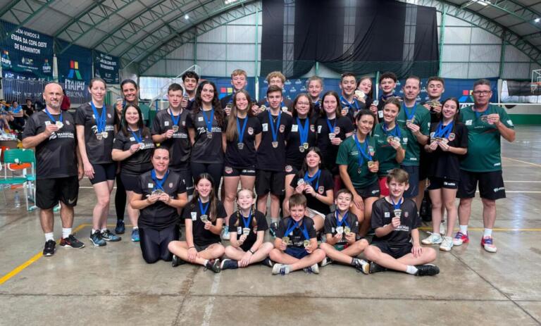 Arbad conquista 39 medalhas no Circuito Paranaense de Badminton