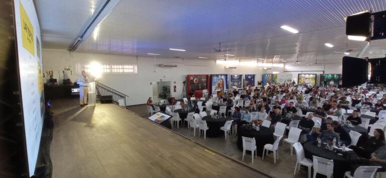 Congresso de Avicultores e Suinocultores O Presente Rural reúne cerca de 800 produtores e especialistas