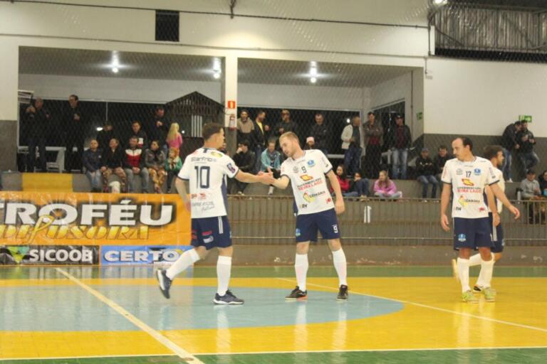 Entre Rios vira sobre São José e dispara na liderança do Troféu Difusora