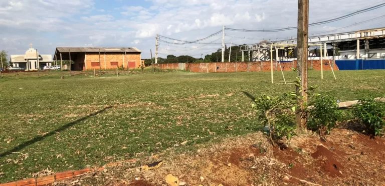 Vereadores propõem que campo de futebol e parquinho do bairro São Francisco sejam revitalizados