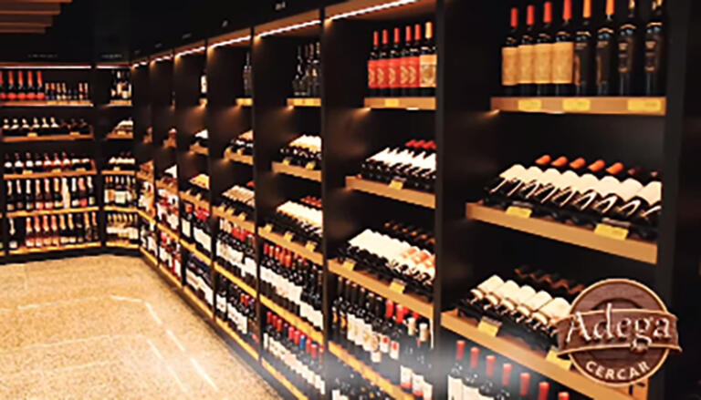 Inauguração da adega no supermercado Cercar promete nova experiência de compras para os clientes