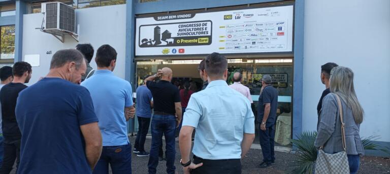 Avicultura é o foco do 2º dia do Congresso O Presente Rural