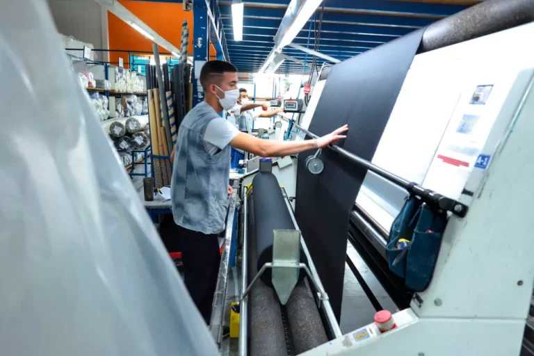 Cidade do Paraná está à frente de 14 capitais brasileiras na geração de empregos; saiba qual