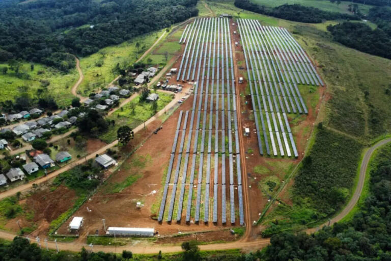 Usina solar que promete economia de até 15% na conta de luz começa a operar no Paraná