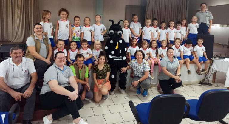 Secretaria de Saúde de Pato Bragado desenvolve trabalho de prevenção e promoção à saúde na escola municipal