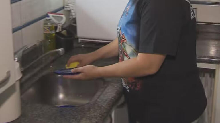 Mais de 70% dos empregados domésticos do Paraná trabalham na informalidade, aponta IBGE