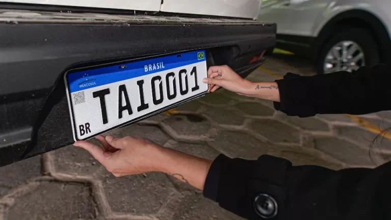 Paraná recebe nova sequência de placas veiculares com 439.956 unidades para registro