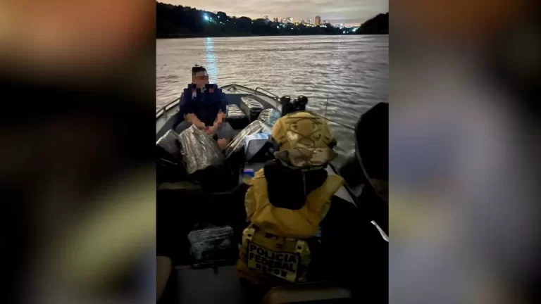 Condutor com embarcação carregada de entorpecentes é detido no Rio Paraná