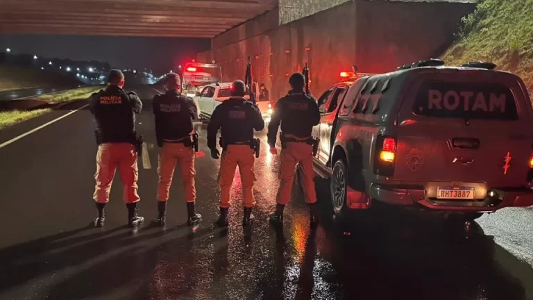 Motorista “joga” carro roubado contra viatura policial durante perseguição na BR-163