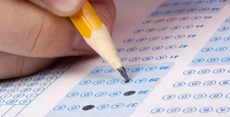 Prefeitura do Paraná abre PSS com 24 vagas; salários chegam a R$ 19,6 mil