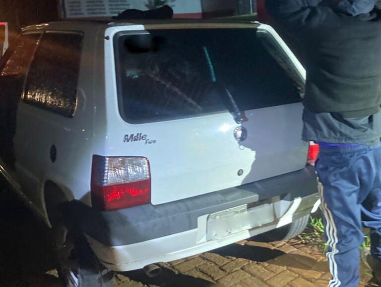 Três pessoas são presas e carro é recuperado após assalto em Guaíra