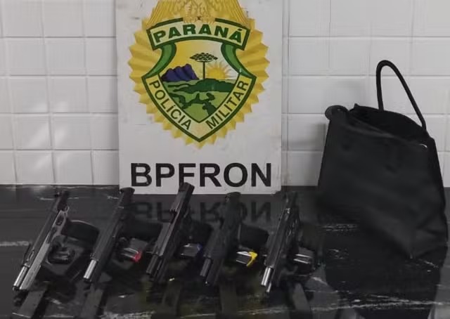 Passageira de ônibus interestadual é presa transportando cinco pistolas e dez carregadores no Paraná