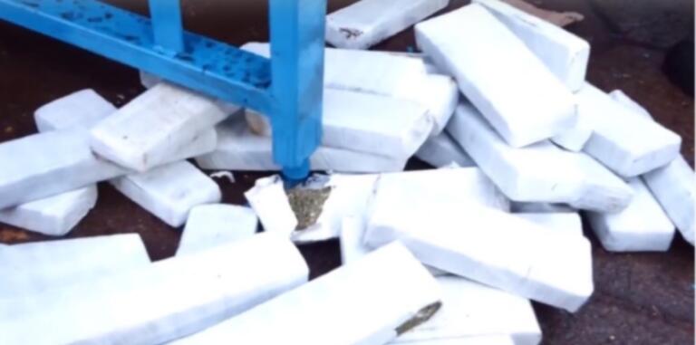 Caminhão carregado com maconha é apreendido na BR 277 em Cascavel