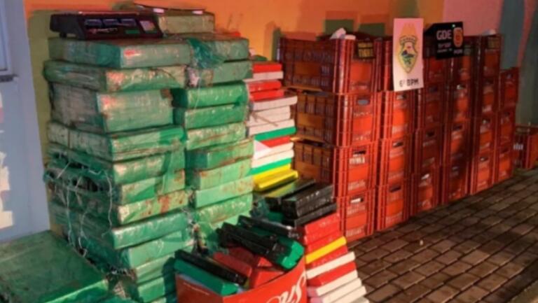 Adolescente de 13 anos e jovem de 18 são encaminhados à delegacia com maconha