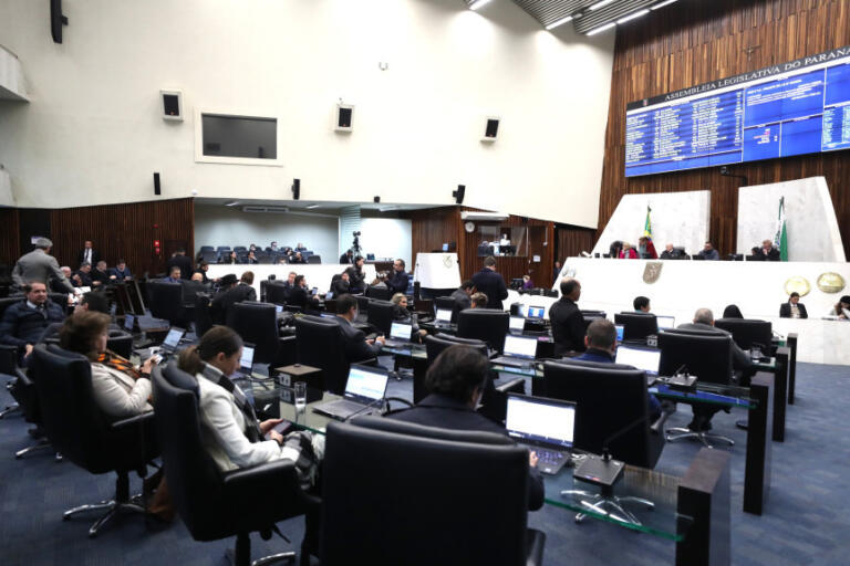 Deputados aprovam emendas para aprimorar “Lei Vini Jr”