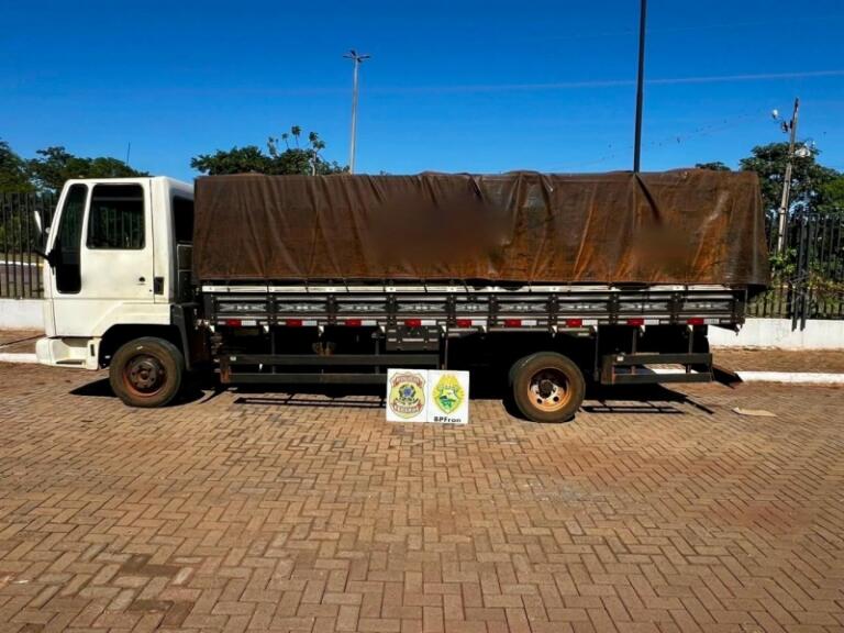 Caminhão com cigarros, eletrônicos, agrotóxicos e munições é apreendido em Mercedes