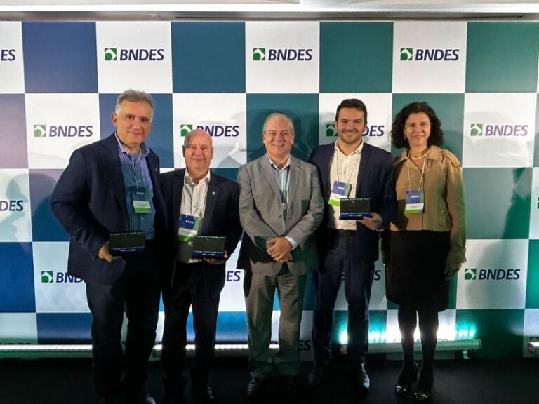 Sicoob é reconhecido como o principal agente financeiro do BNDES em repasses de baixo carbono