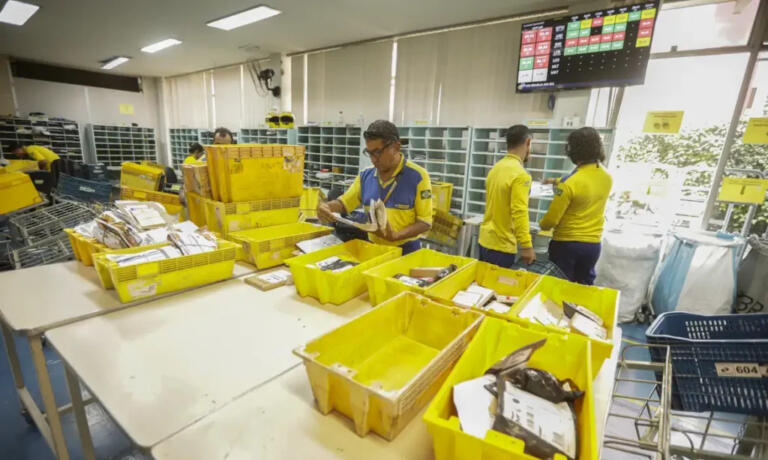 Correios anunciam concurso público e programa de demissão voluntária