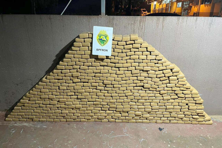 Polícia Militar do Paraná apreende mais de meia tonelada de maconha em Foz do Iguaçu