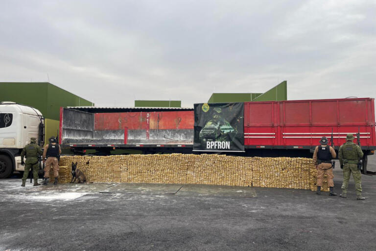 PMPR apreende 4,1 toneladas de maconha em Toledo e Umuarama