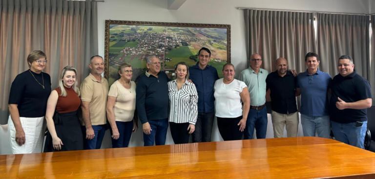 MDB e PP aprovam nomes de John e Simoni à majoritária em Pato Bragado